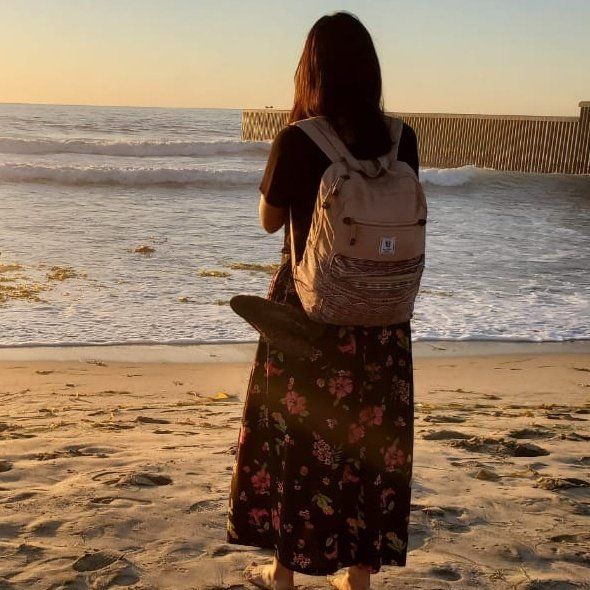 Ser mujer en el exilio: vivir bajo un aguacero que nunca&nbsp;cesa.